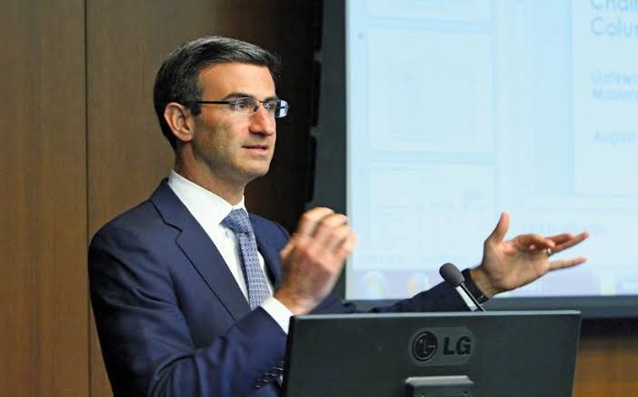Why Does Peter Orszag Hair Capture Public Attention?